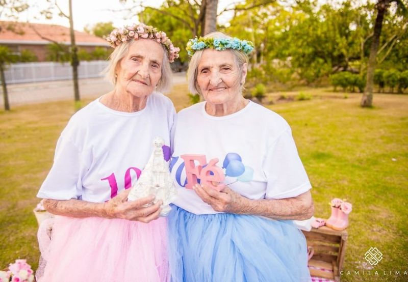 इन जुड़वा बहनों ने इस खास तरीके से मनाया अपना 100वां जन्मदिन