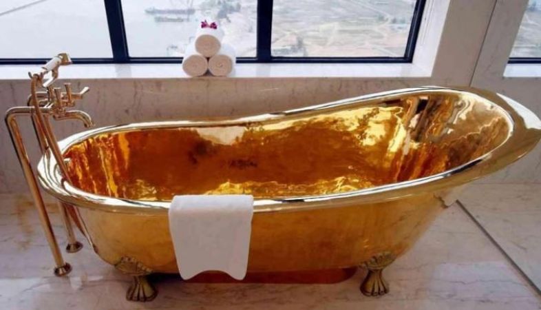 इस रेस्टोरेंट में ग्राहकों के लिए है सोने का बाथटब, ऐसी दी जा रही सुविधा