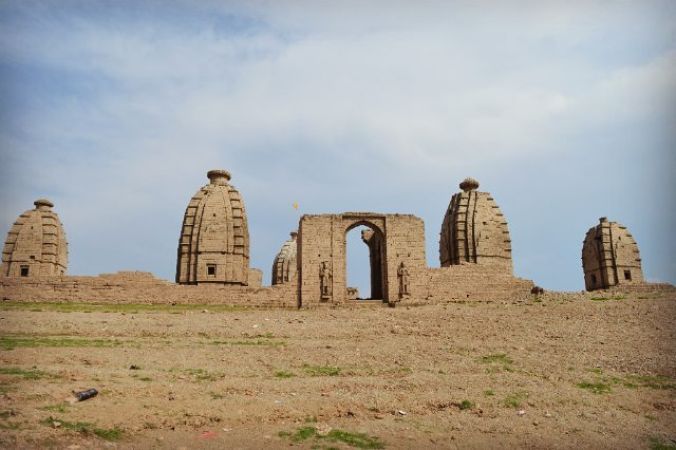 मार्च से लेकर जून तक ही नजर आता है यह स्वर्ग का रास्ता, और फिर रहता है गायब