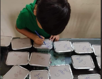 This child wrote note on the food box made by his mother for patients, people said 'Holy Spirit'