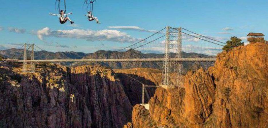 These are the most dangerous bridges in the world, people get screamed