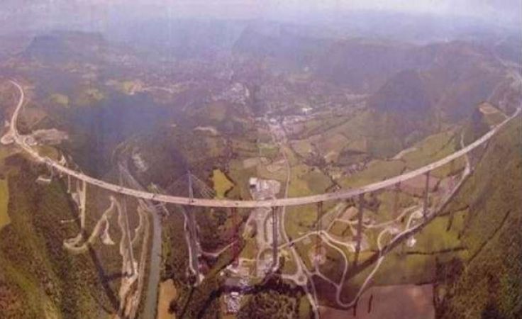 These are the most dangerous bridges in the world, people get screamed