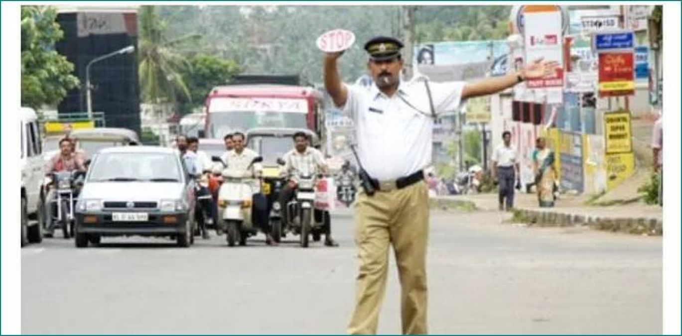 Vegetable vendor issued 2-meter long challan for not wearing helmet