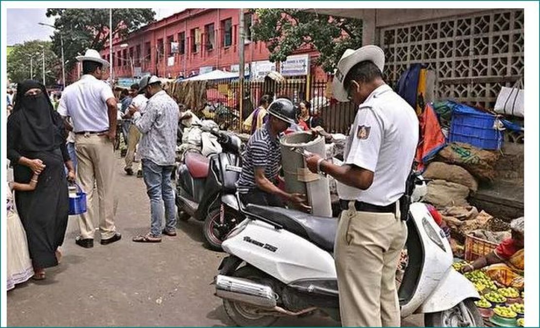 Vegetable vendor issued 2-meter long challan for not wearing helmet