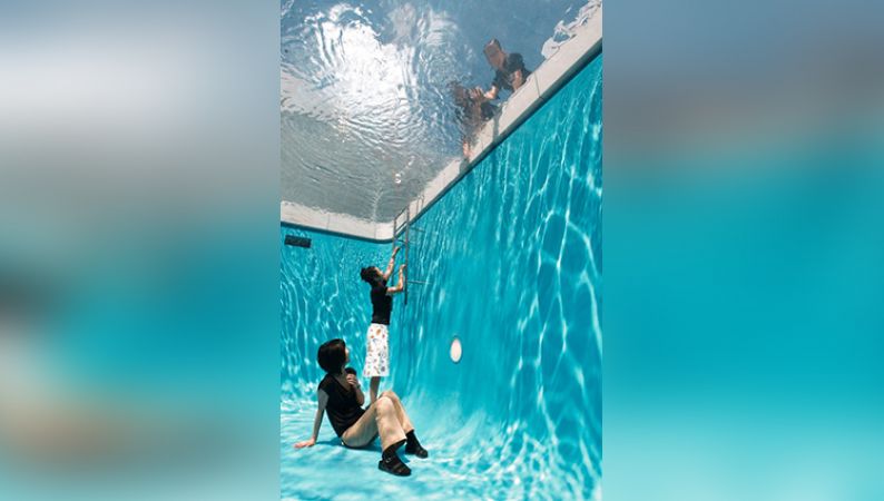 जापान का ये अनोखा स्विमिंग पूल आपको भी कर देगा हैरान