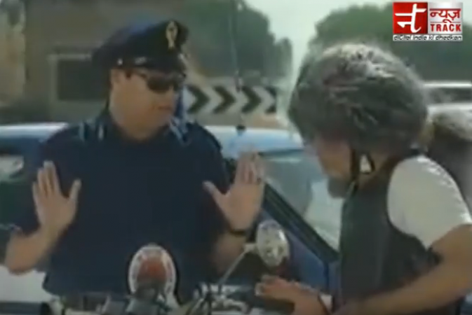 Video : हेलमेट नहीं पहनने पर पुलिस ने पकड़ा इस शख्स को, देखिये फिर क्या हुआ