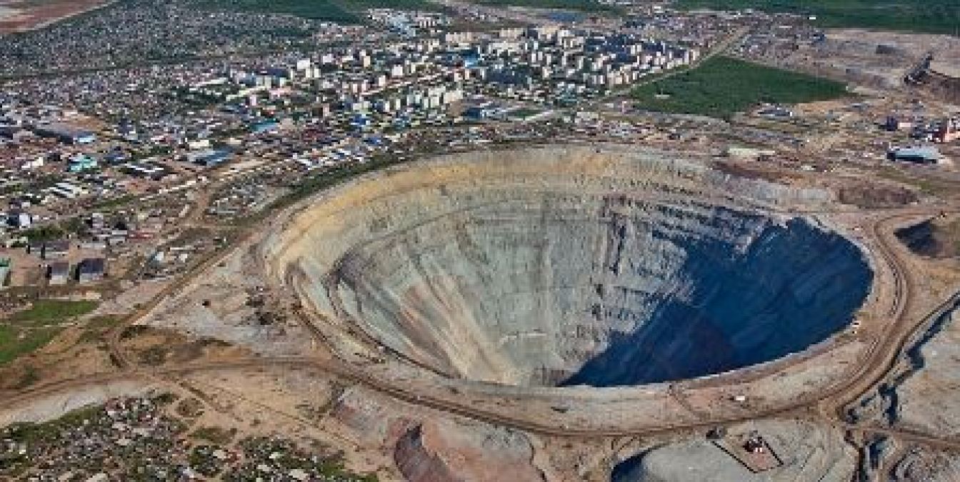 World's largest diamond mine, 10 million diamonds come out every day