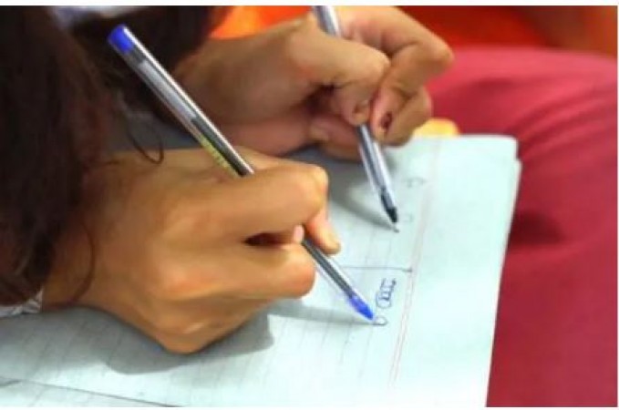 सिंगरौली का अनोखा स्कूल, यहाँ दोनों हाथ से लिखते हैं बच्चे