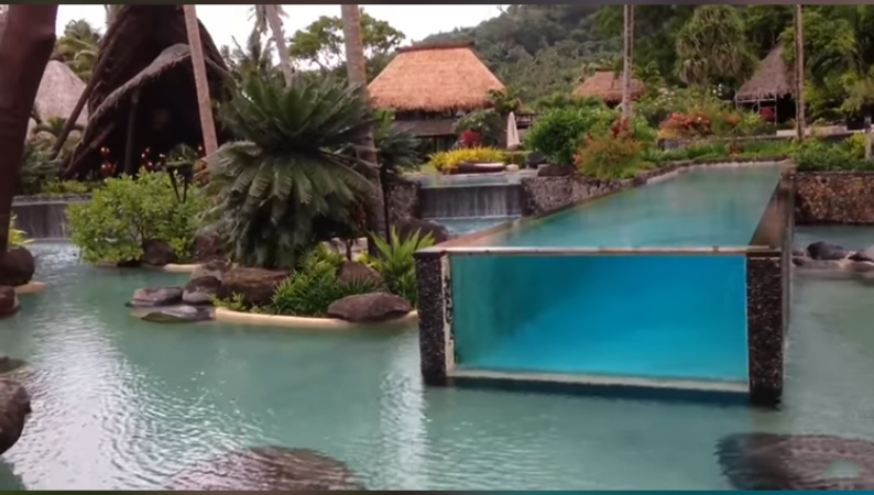 ये है दुनिया का सबसे खुबसूरत स्विमिंग पूल, नहीं देखा होगा कभी