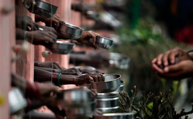 मंदिर से मिले पैसों को किया मंदिर में ही दान