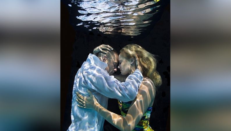 पानी के अंदर से क्लिक की गई स्विमर्स की शानदार तस्वीरें
