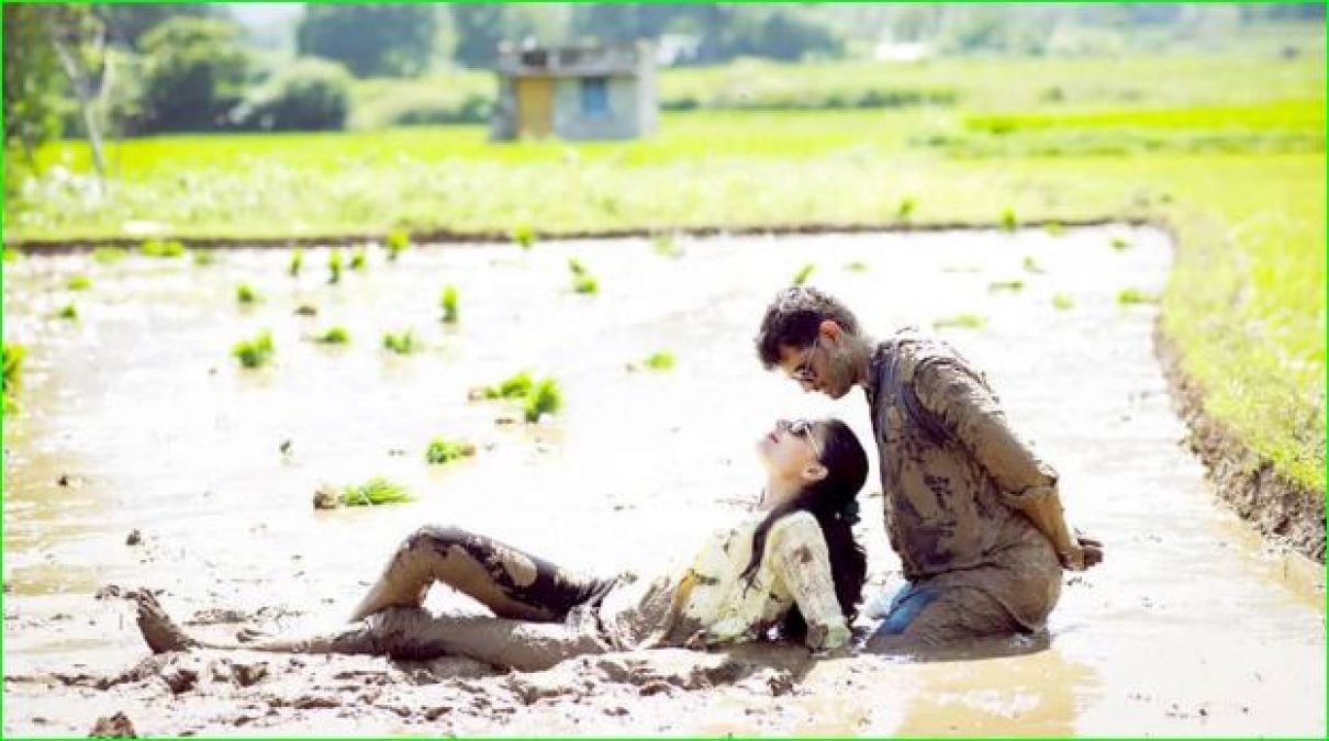 This couple chose mud theme for pre-wedding photoshoot, photos go viral