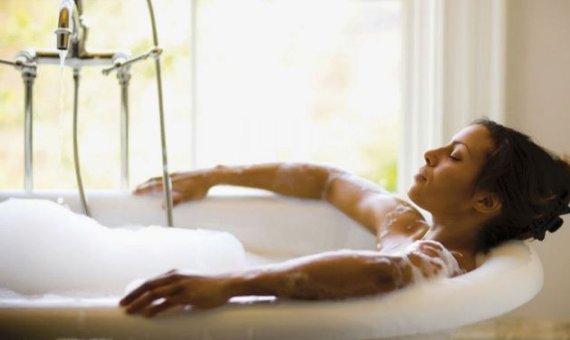 OMG! This woman takes bath only once a week