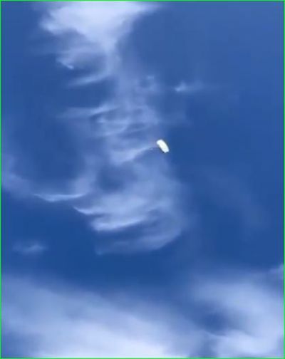 Video: सात फेरे लेने के लिए आसमान से उतरा दूल्हा, ट्वीटर पर जमकर हो रही तारीफ़