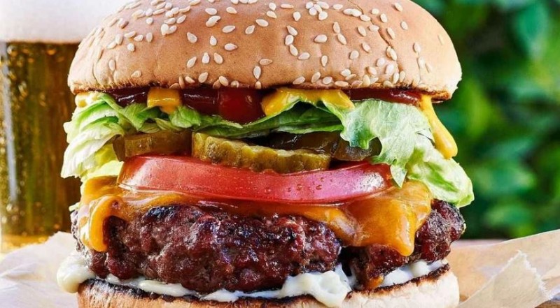 Man eats 6 burgers in 24 minutes