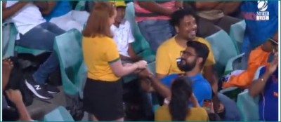 Video: India lost the match but boy won love, Propose girlfriend during match