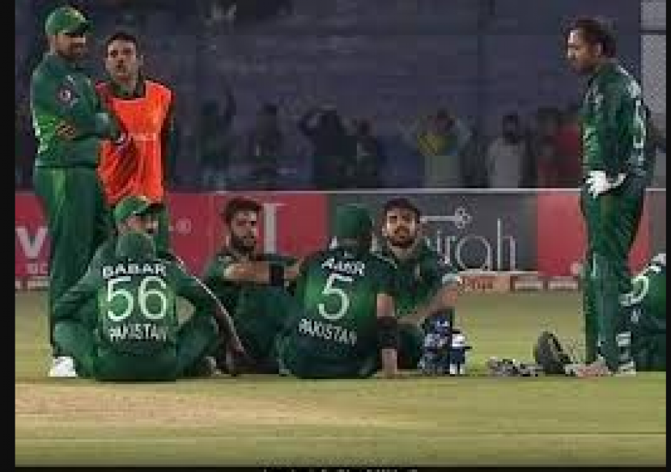 पाकिस्तान वनडे मैच होस्टिंग के दौरान हुआ कुछ ऐसा सोशल मीडिया में लगा दी क्लास.......
