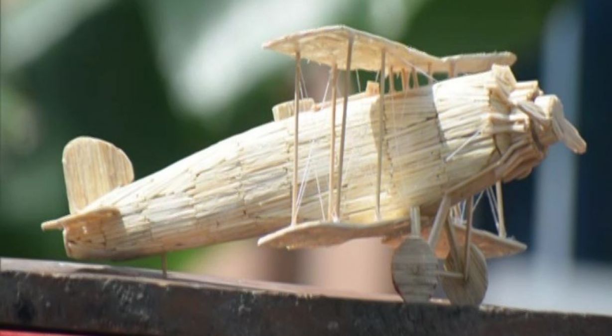 In 5 days, this man built a unique aircraft with 1360 matchsticks