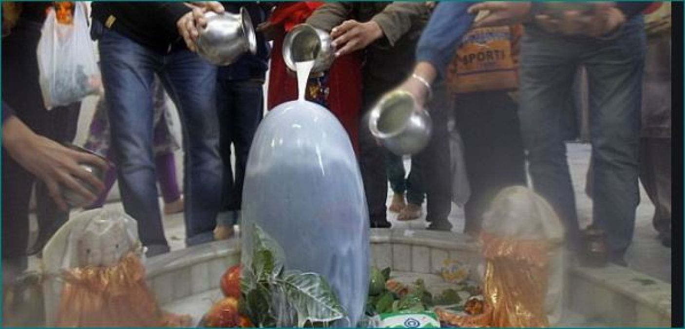 Here's  is the transparent Shivling of Lord Shiva, even the Britishers wanted it