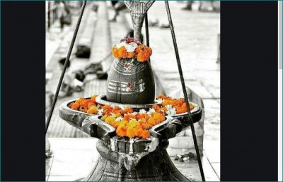 Here's  is the transparent Shivling of Lord Shiva, even the Britishers wanted it