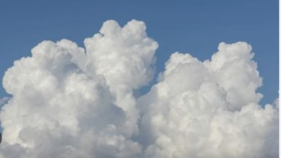 How much water can clouds hold at one time?