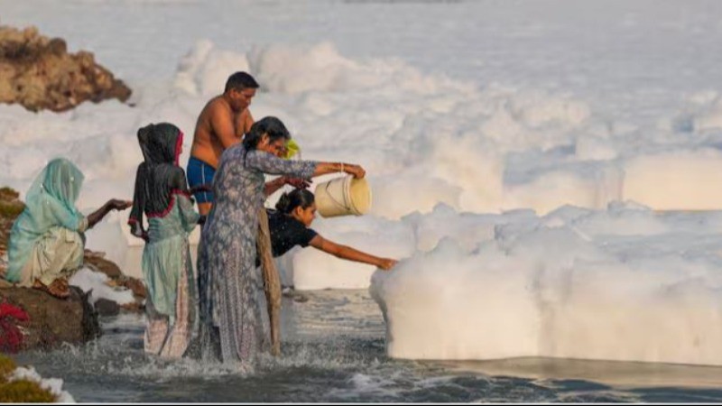 आखिर क्यों यमुना में बन रहा सफ़ेद झाग