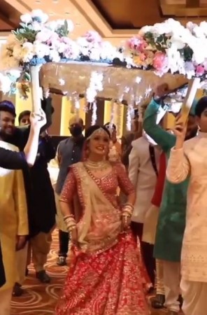 Bride made splash at her wedding, video goes viral