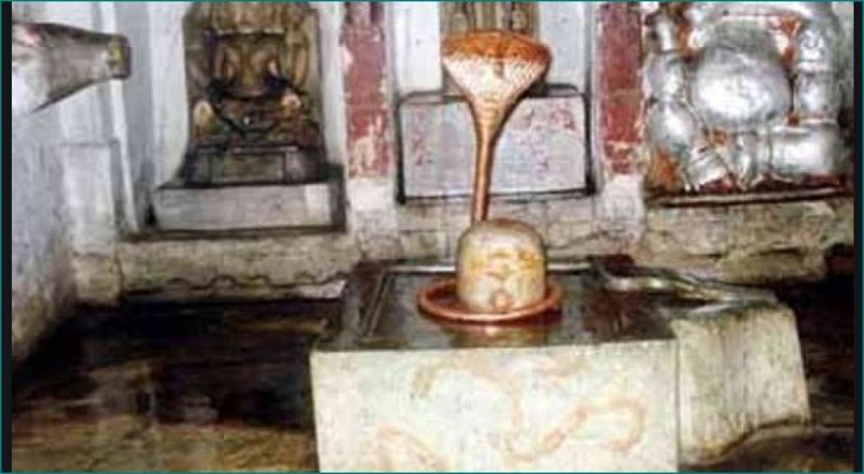 Ravana is worshiped before Lord Shiva in this temple
