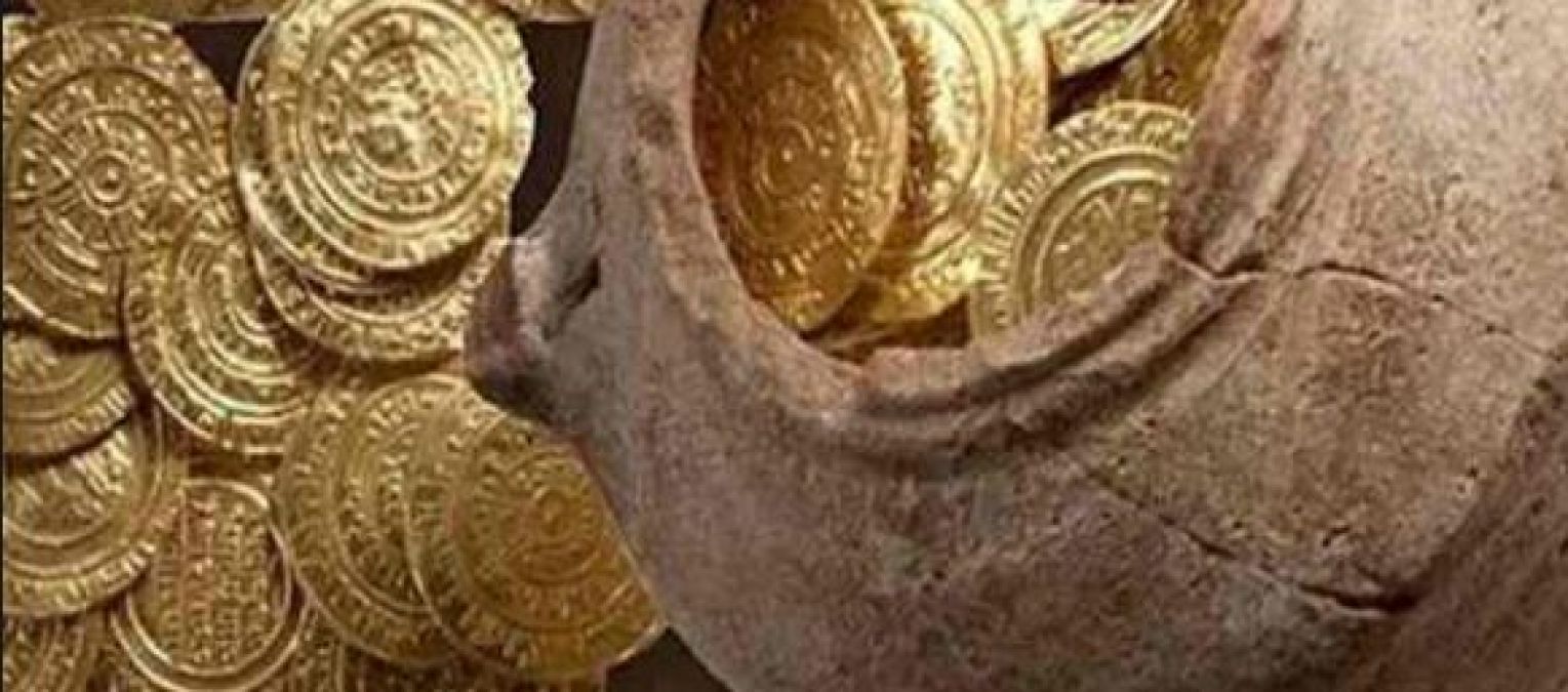 Couple was renovating house, got 264 coins older than 400 years