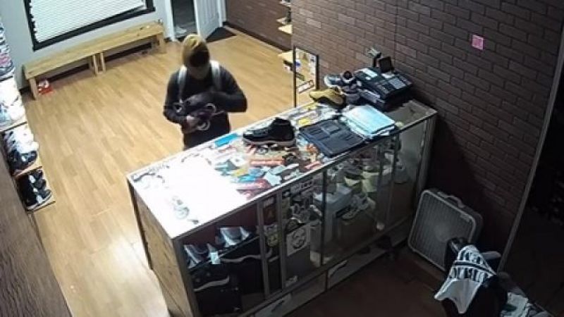 Video : इस चोर की चोरी से हर कोई है हैरान, चुराए सिर्फ एक पैर के जूते