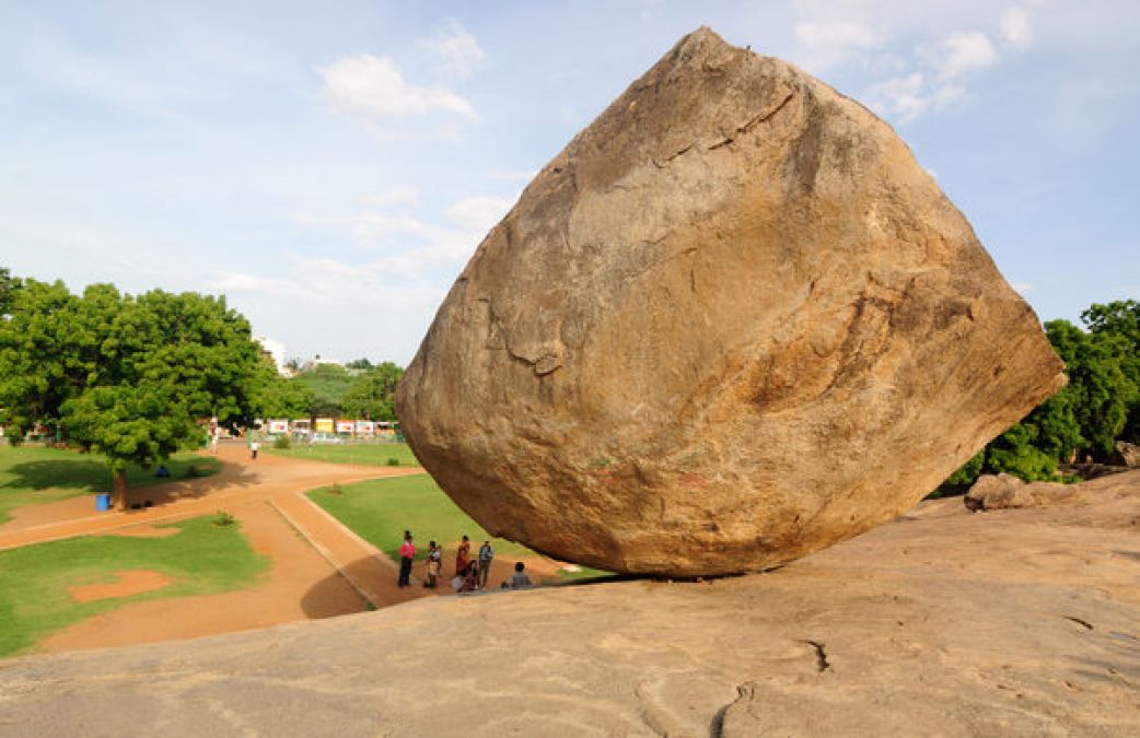 भगवान कृष्ण की मक्खन गेंद से जाना जाता है ये पत्थर, आज तक नहीं हिला पाया कोई