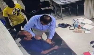Video: डॉक्टर के सामने बैठे मरीज को आया हार्ट अटैक, इस तरह से बचा ली जान
