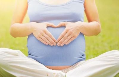 गर्भवती महिला के पेट में दिखी अजीब चीज, देखकर डॉक्टर्स हुए हैरान