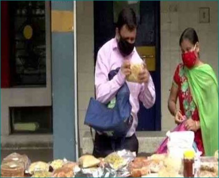 Specially abled man after losing job during lockdown started selling Gujarati snacks