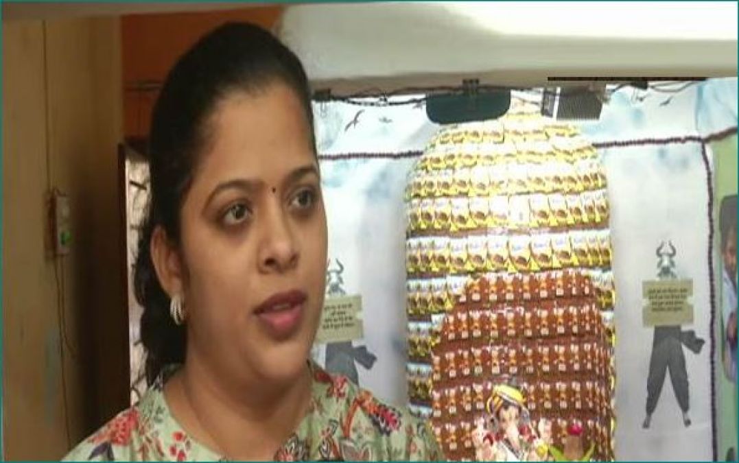 Amazing! This woman made Shivlinga with 1,008 biscuit packets