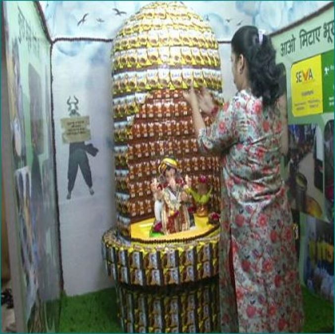 Amazing! This woman made Shivlinga with 1,008 biscuit packets