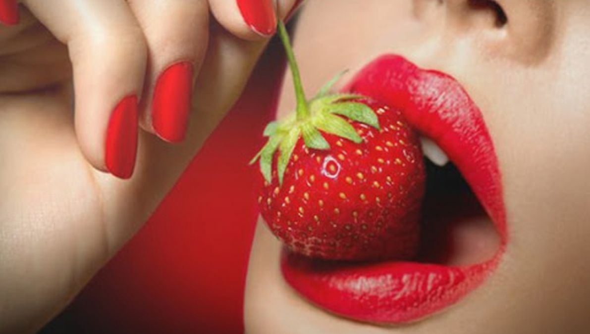 Woman ate strawberries and reached hospital, read shocking case here