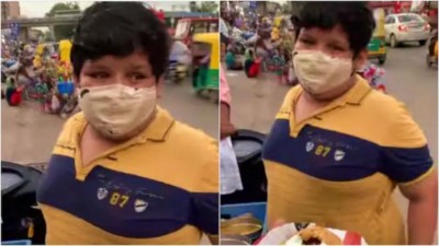 14-year-old boy selling curd-kachori at station to feed family, Video goes viral