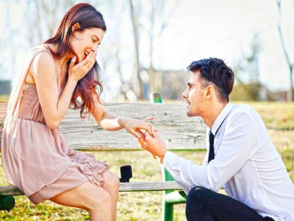 Propose Day : खामोश रहकर भी यूं करें प्यार का इजहार