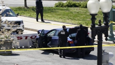 Shameful: Outside Parliament in America, car ruthlessly crushed police personnel