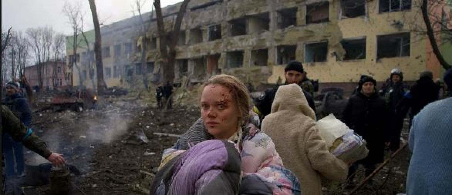 Painful picture of a child from Ukraine, it is written on the back