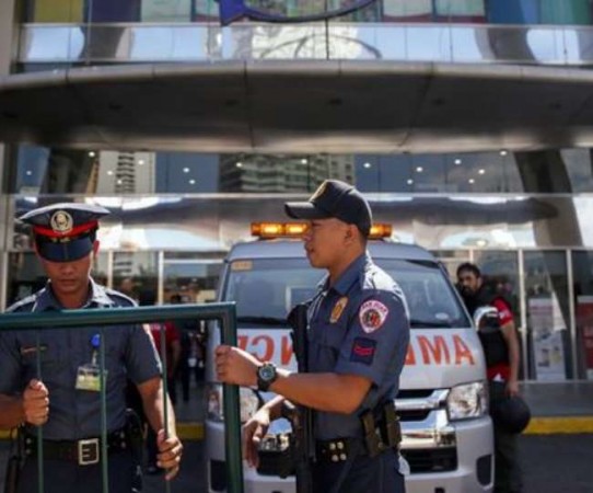 फिलीपींस में लॉकडाउन का उल्लंघन करने पर पुलिस ने व्यक्ति पर बरसाई गोलियां