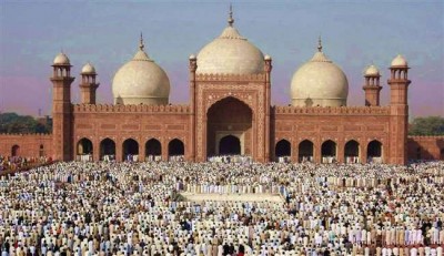 सामने आई पाकिस्तान के मौलवी की लापरवाही, संकट के बीच मांगी मस्जिद में नमाज की इजाजत
