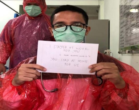 380 new cases of coronavirus reported in Indonesia, Doctors using raincoats as safety measure
