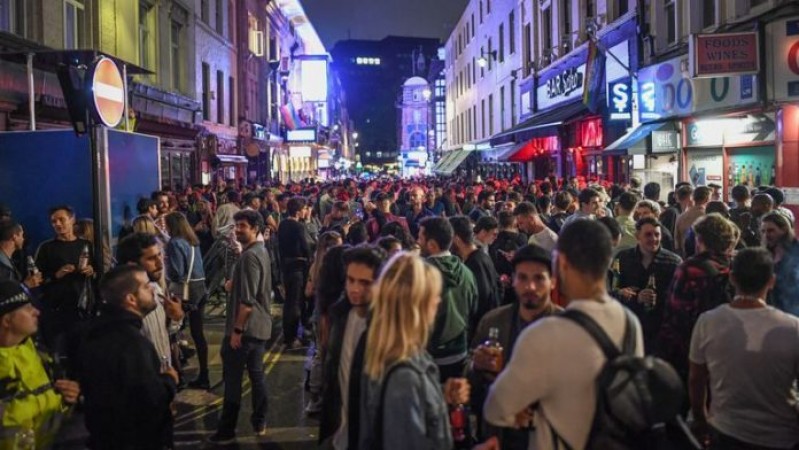 England celebrates lockdown opening, 2.8 million liters of alcohol consumed in single day