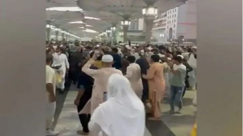 Seeing Pakistan PM Shahbaz Sharif, slogans of 'chor-chor' raised in the mosque of Medina, watch video