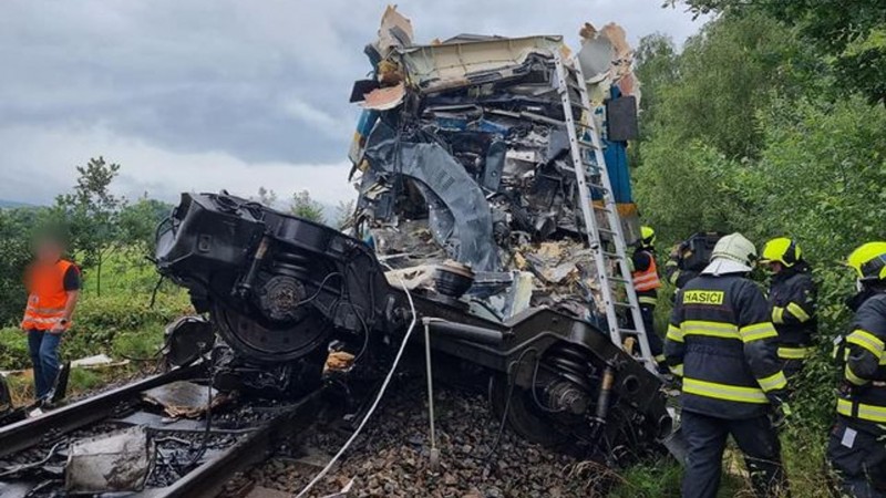 OMG! इस देश में हुई दर्दनाक ट्रेन दुर्घटना, 50 से अधिक लोग हुए जख्मी