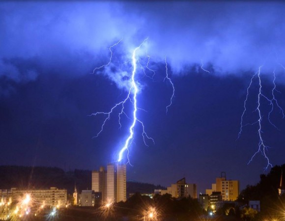 Grievous! Lightning falls at wedding, dozens of people in a state of shock