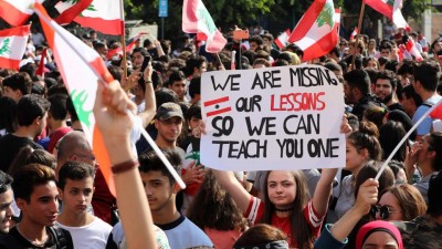 बेरुत में धमाके के बाद सरकार विरोधी प्रदर्शन शुरू, लेबनान में सड़कों पर उतरे प्रदर्शनकारी