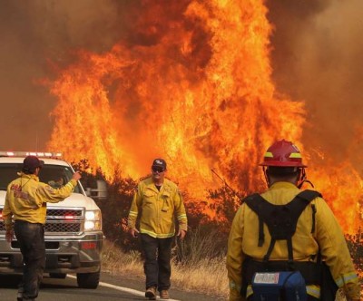 कैलिफ़ोर्निया के जंगलों में आग लगने से 7 लोगों की गई जान
